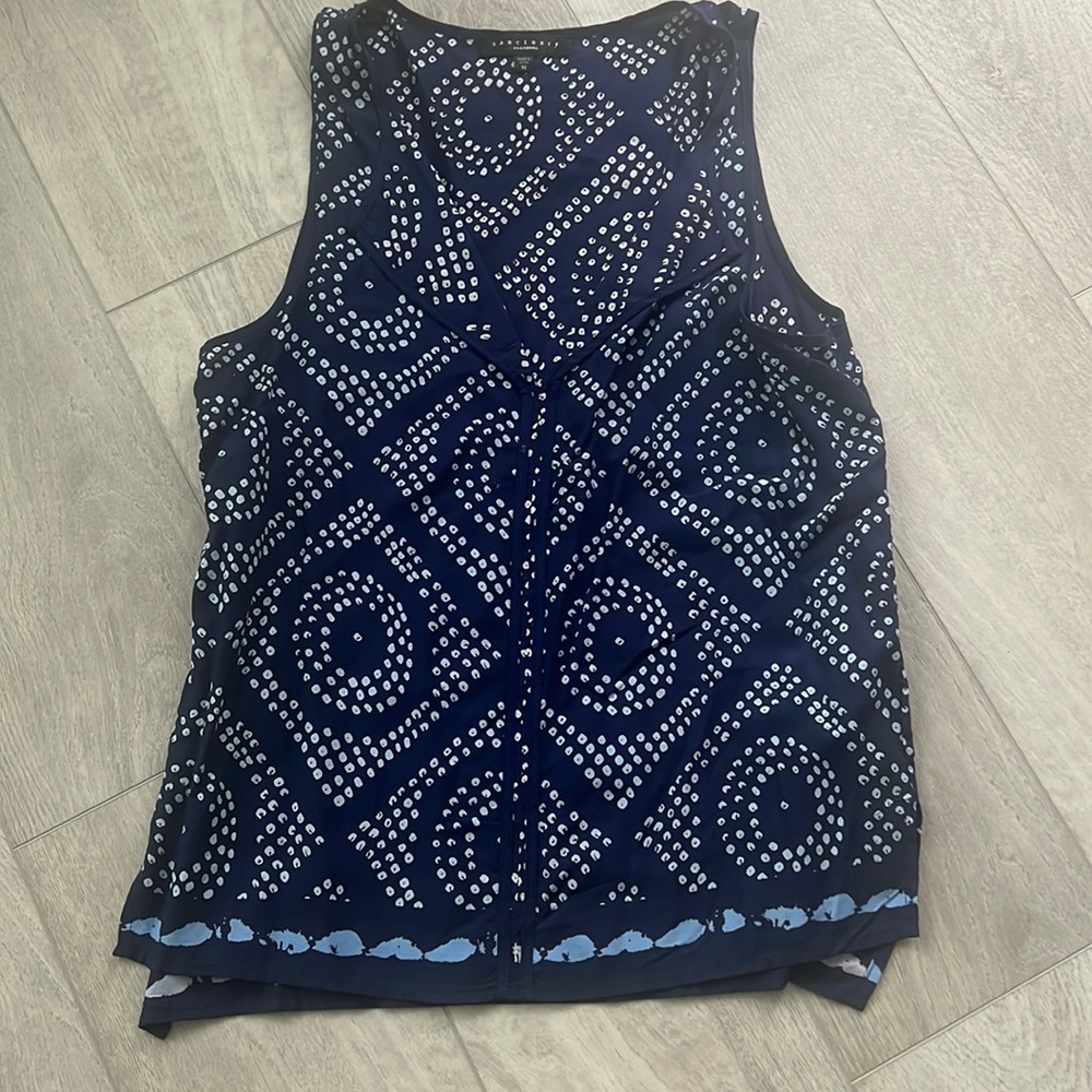 Women’s sanctuary top